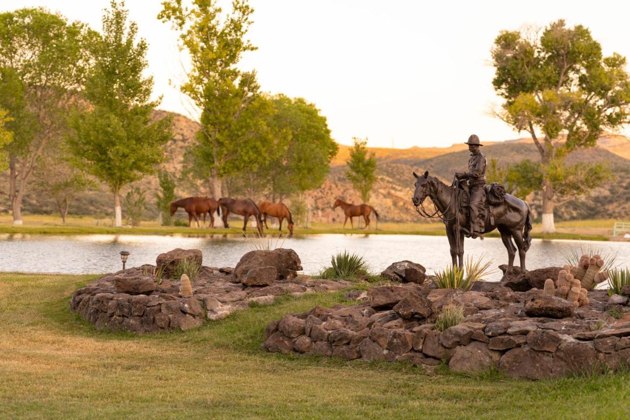 Cibolo Creek Ranch&Resort Marfa Esterno foto